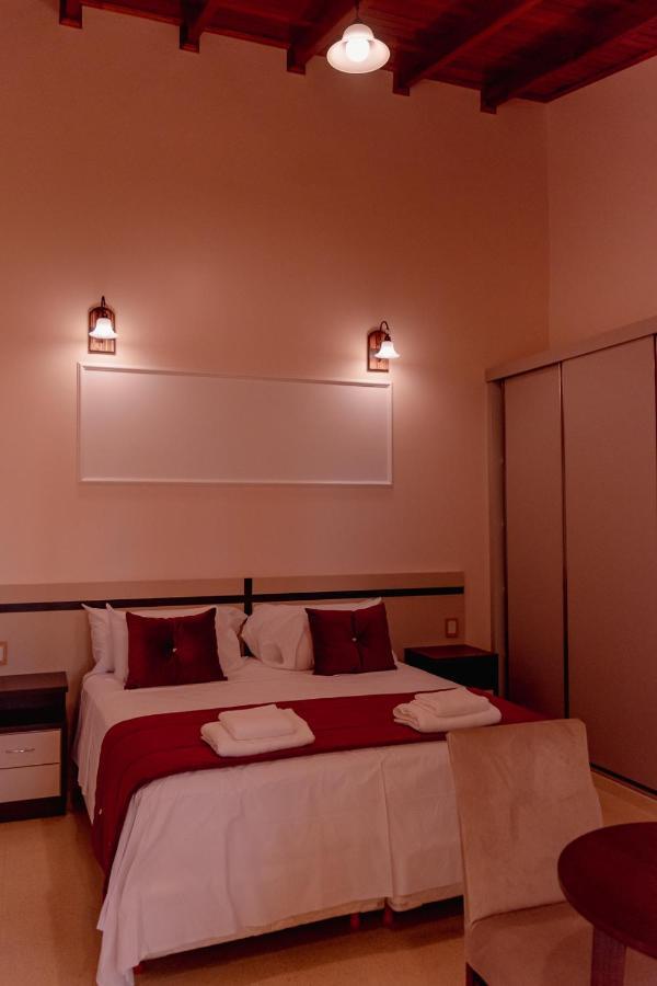 Hauer Hotel San Vicente  Buitenkant foto